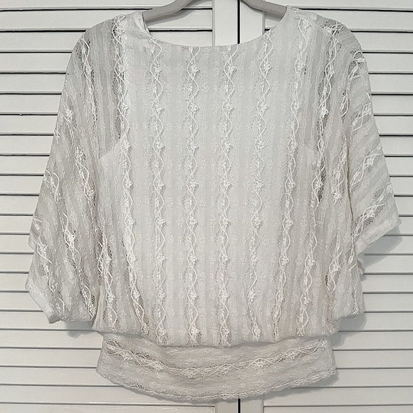 Dress barn white Lace Lined Top Angel Bat Wing Sleeves Top Size S - Picture 4 of 9